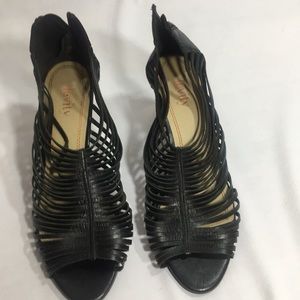 Levity black leather kitten heels